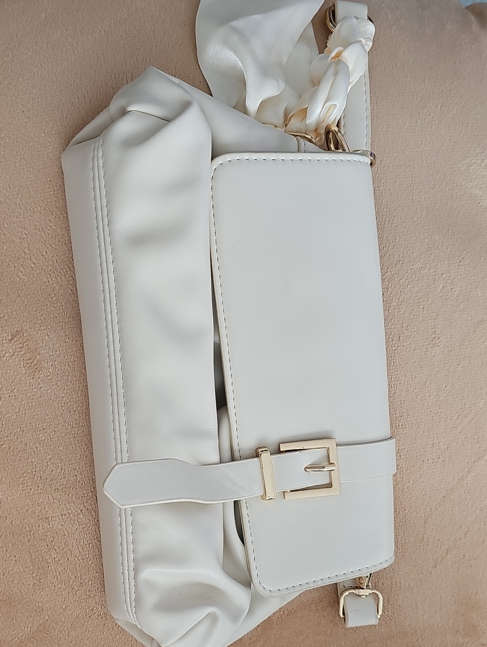 Elegant White Women’s Shoulder Bag with Gold Buckle